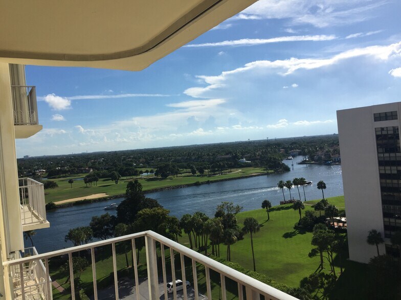 Building Photo - 336 Golfview Rd