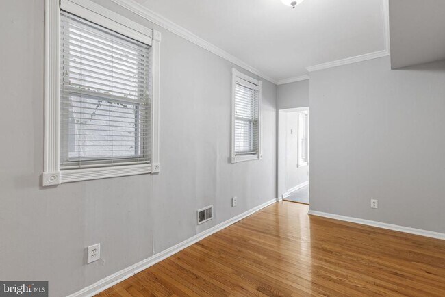 Building Photo - 12 S Washington St