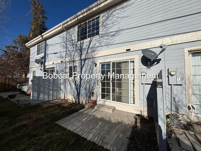 Building Photo - 1420 Douglas Ave