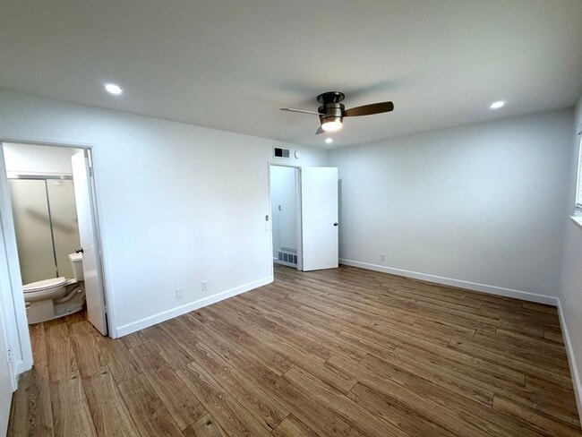 Building Photo - Beautifully Remodeled 2 Bed / 2 Bath Condo in Westarms – Prime Claremont Location!