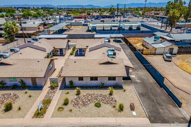 Building Photo - Fully remodeled Casita style apartment hom...
