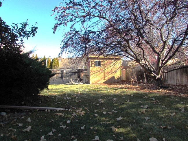 Building Photo - 2677 Cambridge Dr