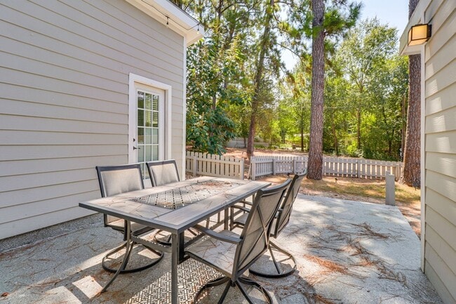 Building Photo - 372 Plum St