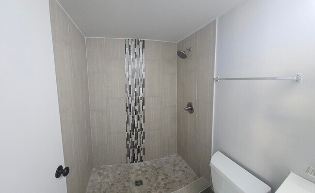 Building Photo - 308 Miracle Strip Pkwy SW