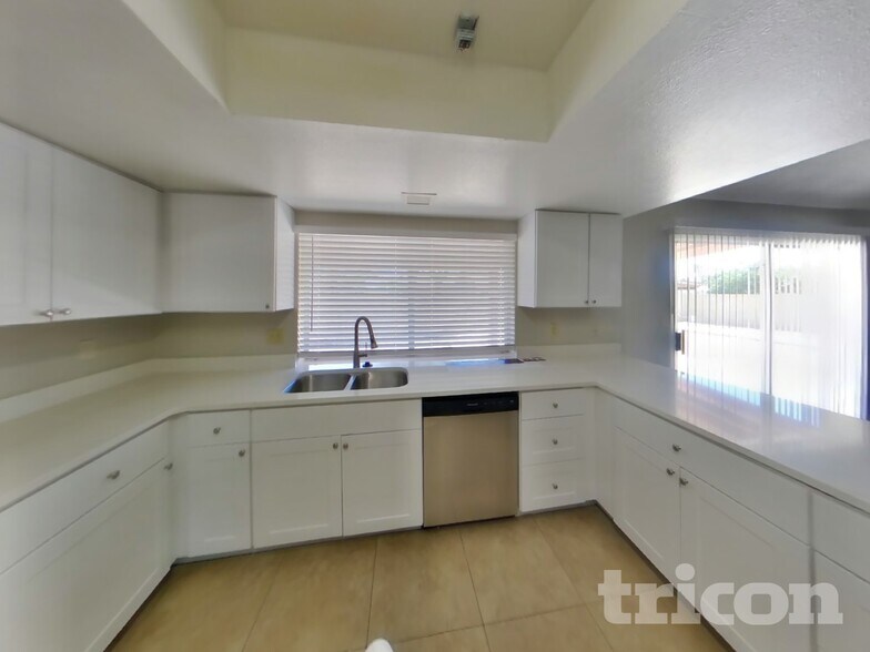 Building Photo - 3629 W Kelton Ln