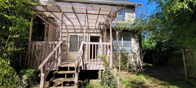 Building Photo - 2814 Queen St