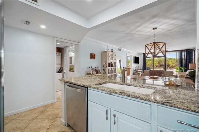 Building Photo - 10680 S Ocean Dr
