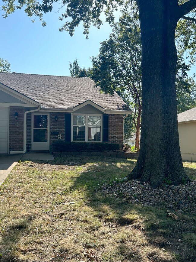 Building Photo - 1820 SW 6th St