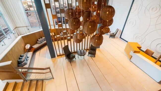 Building Photo - 1900 S Treasure Dr