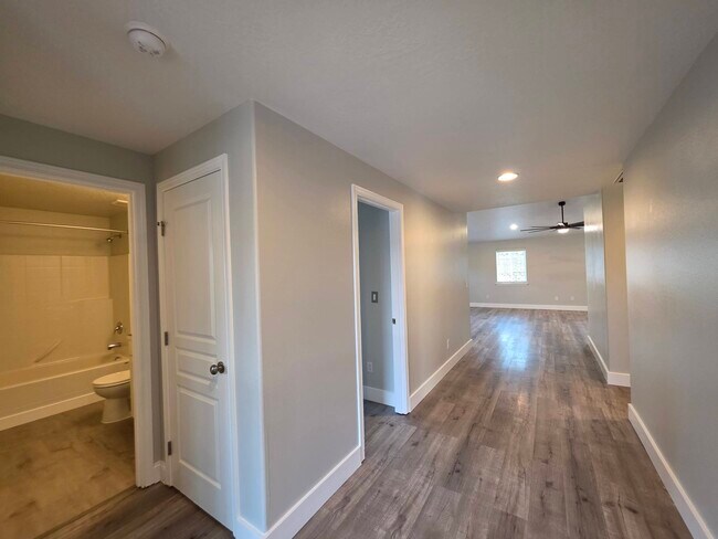 Building Photo - 6009 Pimlico Dr
