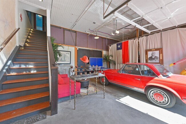 Building Photo - 1614 Avenue K