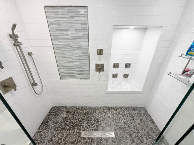 Building Photo - 9416 Amherst Ave