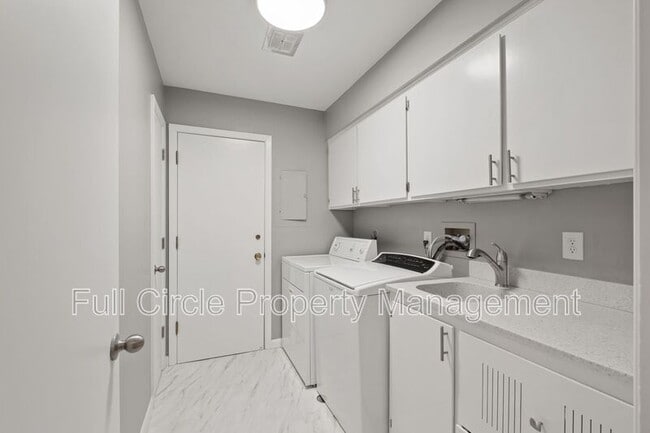 Building Photo - 1222 S 118th St