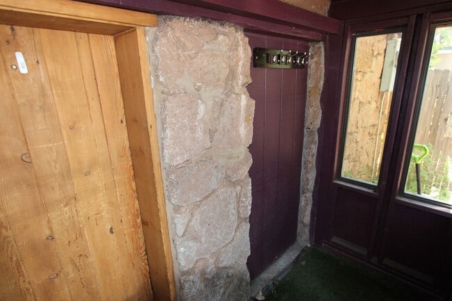 Building Photo - Charming Single-Story Home Near NAU | Fenced Yard + Fireplace