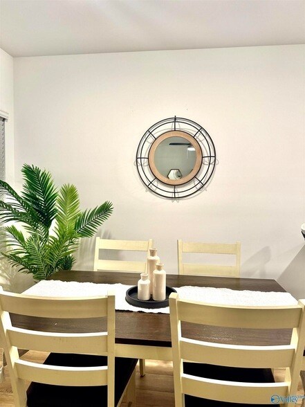 Building Photo - 7559 Discovery Pt Dr NW