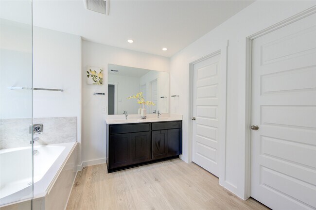 Building Photo - 8038 Tropea Dr