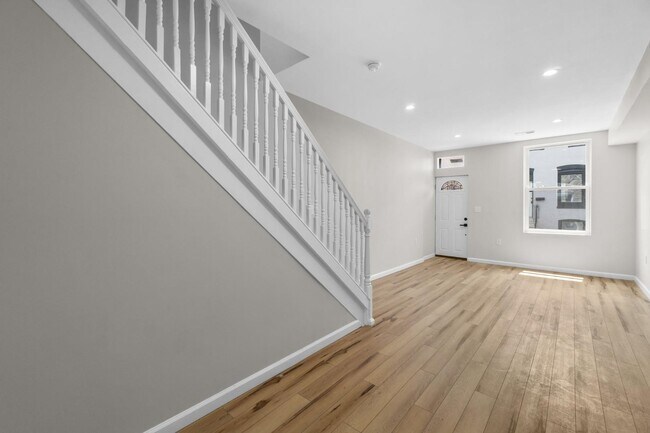 Building Photo - 3326 Noble St