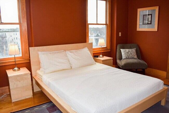 Building Photo - 230 Boston St