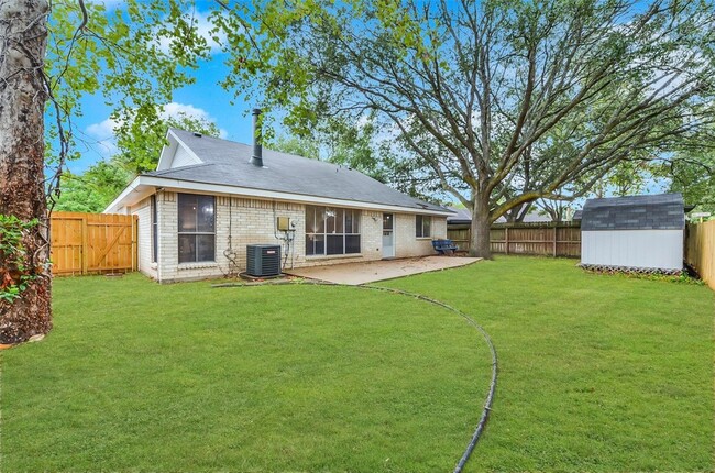 Building Photo - 5701 Village Arbour Dr