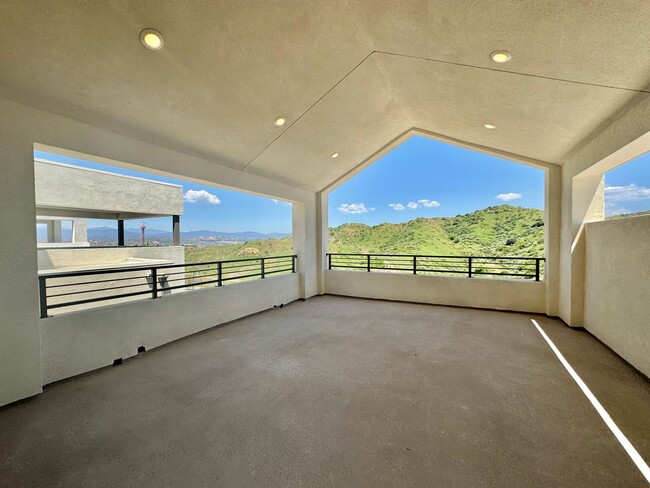 Building Photo - 27128 Skyland Wy