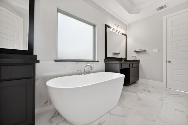 Building Photo - 863 Sarasota Shore Dr