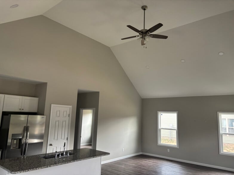 Building Photo - 231 Cherokee Dr