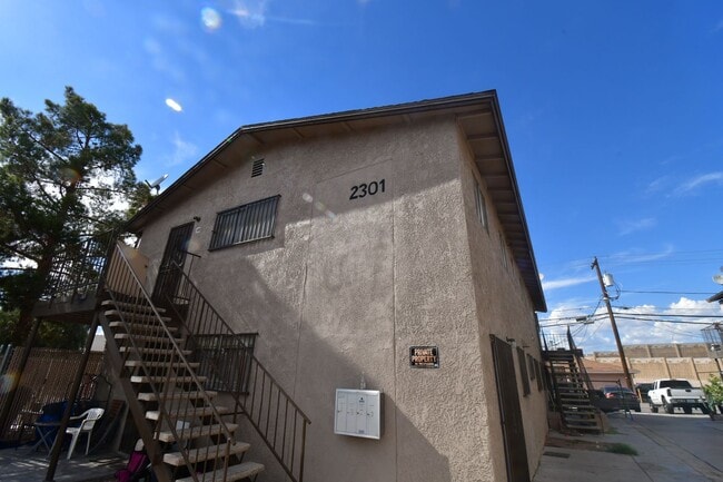 Building Photo - 2301 Stewart Ave