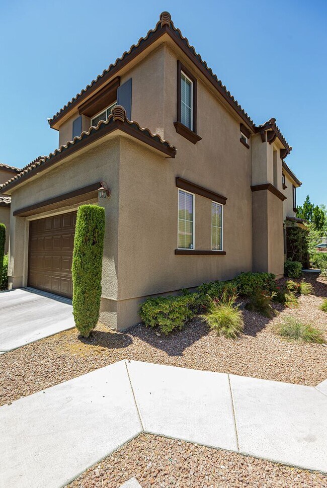 Building Photo - Townhome near Downtown Summerlin