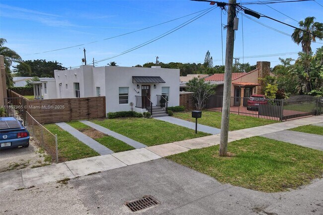 Building Photo - 2978 SW 14th St