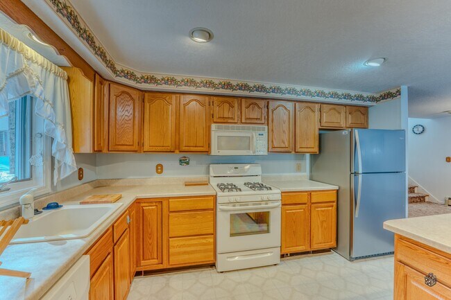 Building Photo - 102 Longfellow Dr