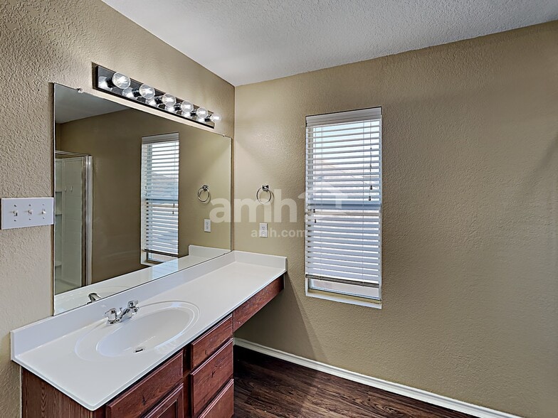 Building Photo - 8505 Hawkview Dr