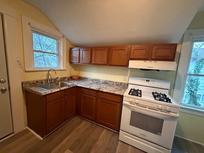 Building Photo - Affordable 1-Bedroom Apartment | Utilities Included | No Laundry