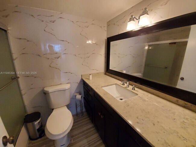 Building Photo - 18061 Biscayne Blvd