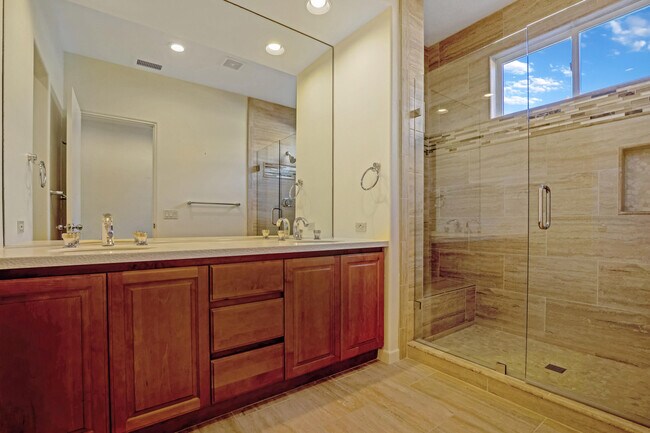 Building Photo - 830 Hawk Hill Trail