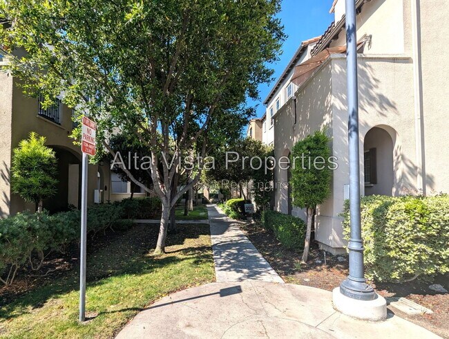 Building Photo - 10521 Zenor Ln