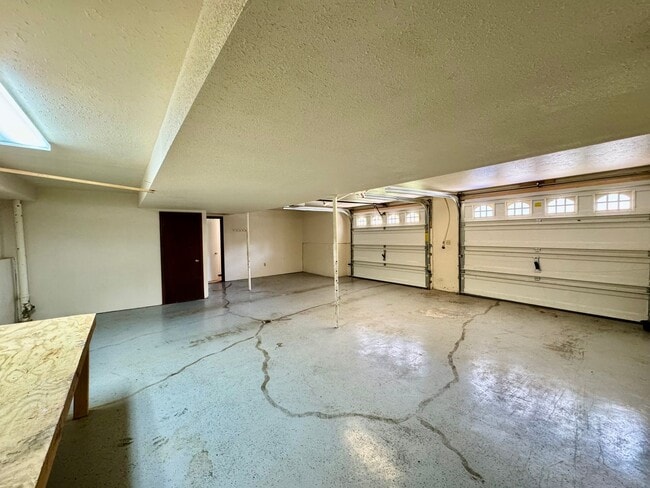 Building Photo - short term lease available