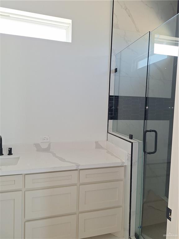 Building Photo - 8 Elm Ave