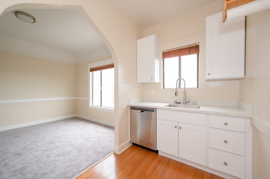 Building Photo - 149 Joost Ave