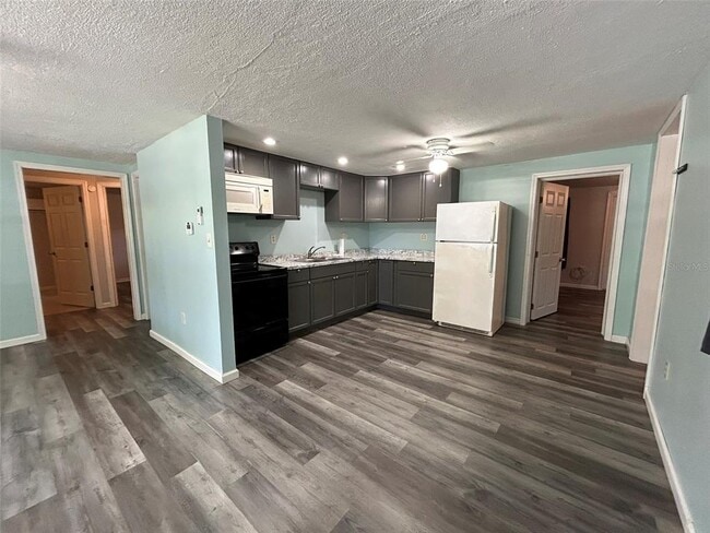 Building Photo - 4722 Fairway Dr S