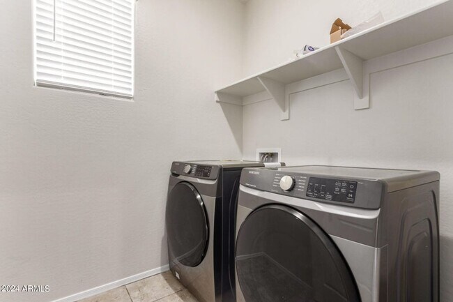 Building Photo - Charming 4 bedroom home in Buckeye!!