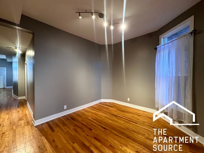 Building Photo - 2809 W Warren Blvd