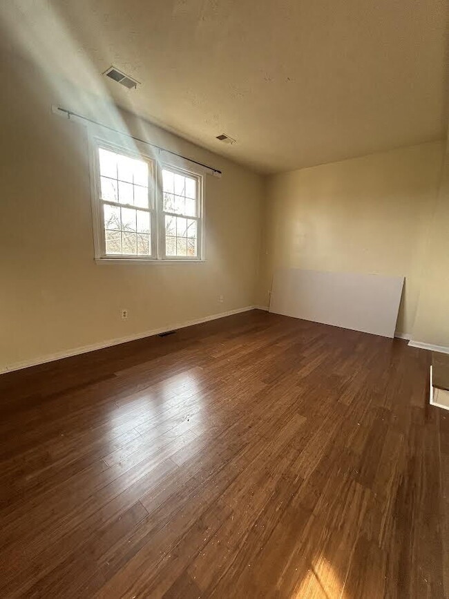 Building Photo - "Charming 3-Bedroom Townhome with 2 Full Baths in Front Royal!"