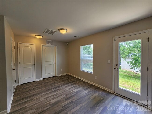 Building Photo - 1127 Oswald T Dr