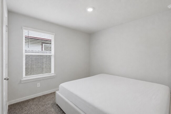 Building Photo - 12914 Wempe Wy