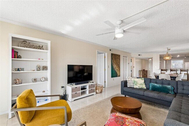 Building Photo - 719 Pinellas Bayway S