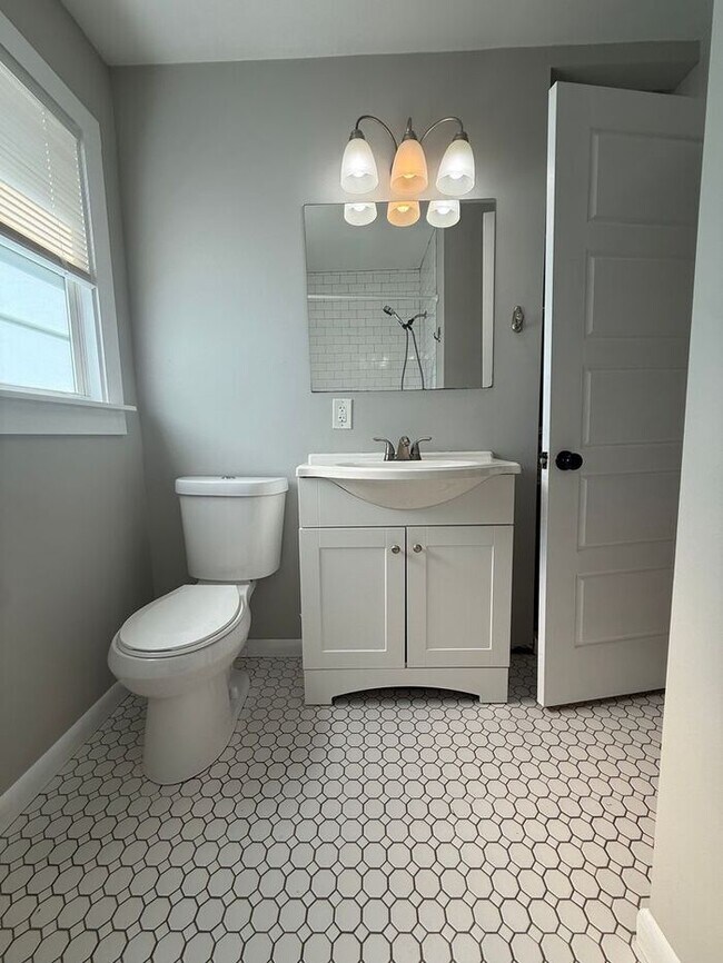 Building Photo - 3 Bedroom in East Nashville!