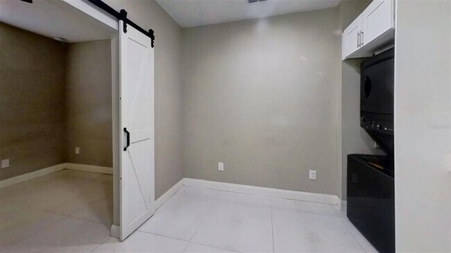 Building Photo - 2726 Miami Terrace