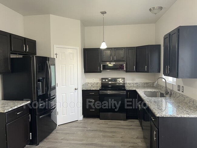 Building Photo - 1515 Glenmoor Dr