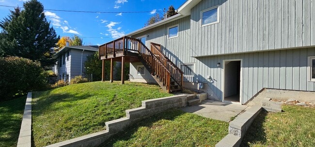 Building Photo - Newly Renovated 3Bed/2Bath Home Now Availa...
