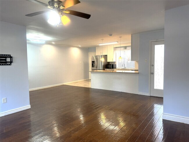 Building Photo - 6315 Deerwood Rd